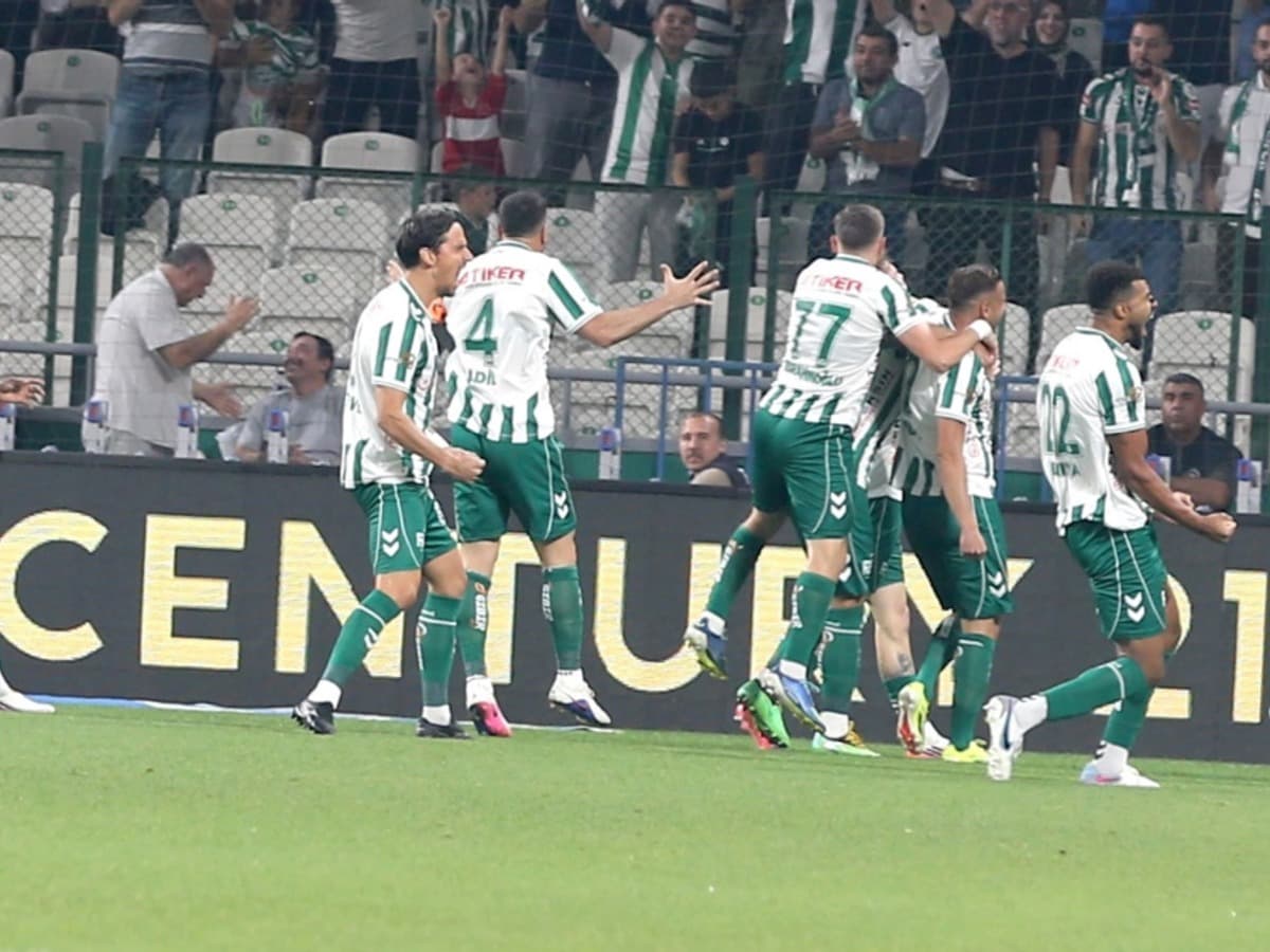 İkinci dakikadaki gol yetti: Konyaspor ilk galibiyetini Trabzonspor’dan aldı